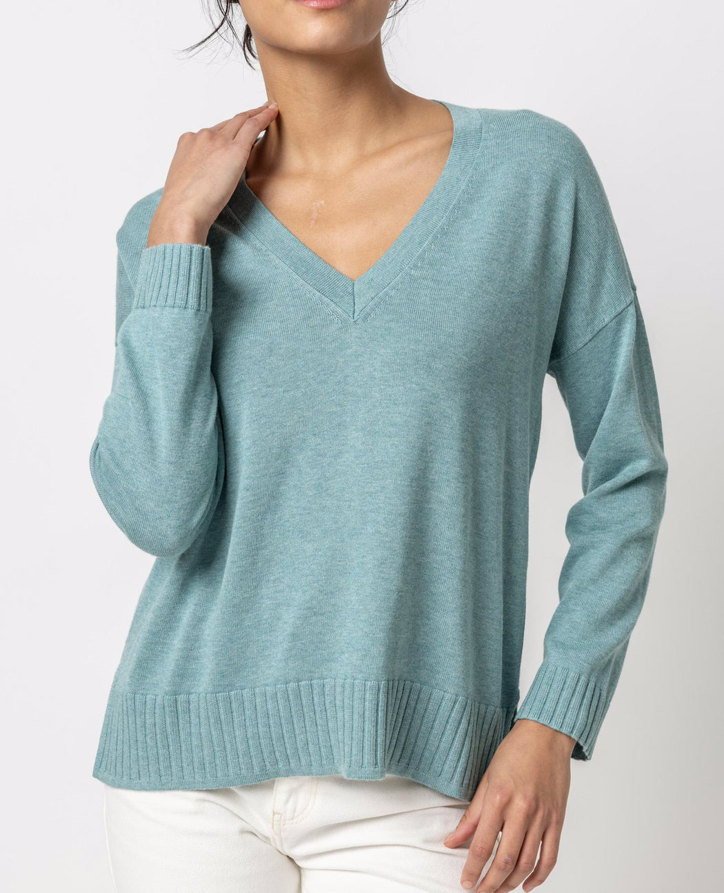 LILLA P EASY BACK SEAM V NECK SWEATER