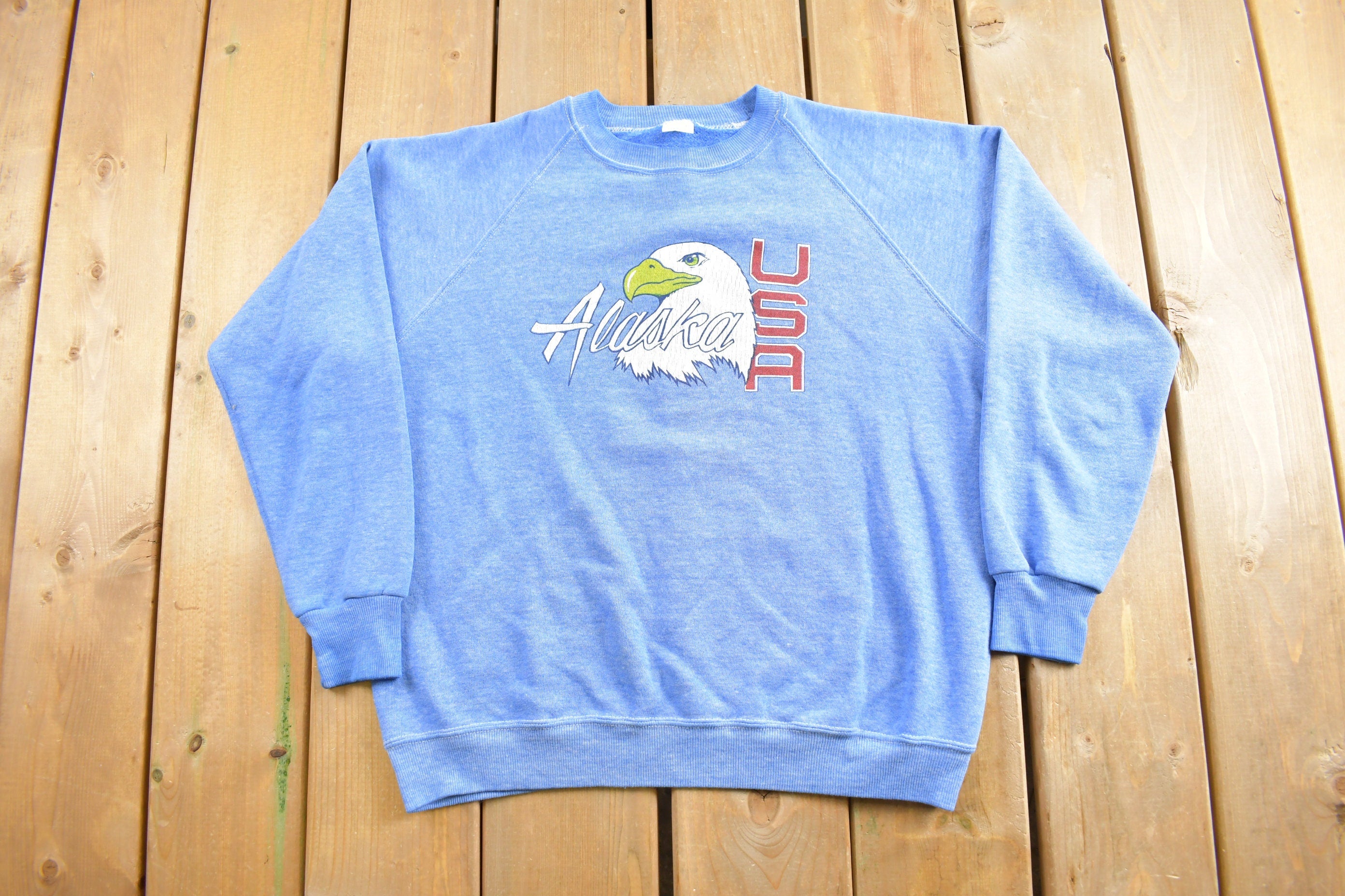 Vintage 1970s Alaska USA Eagle Graphic Crewneck Sweatshirt / 80s / 70s / Souvenir Sweater / Nature Theme Crewneck  / Travel And 