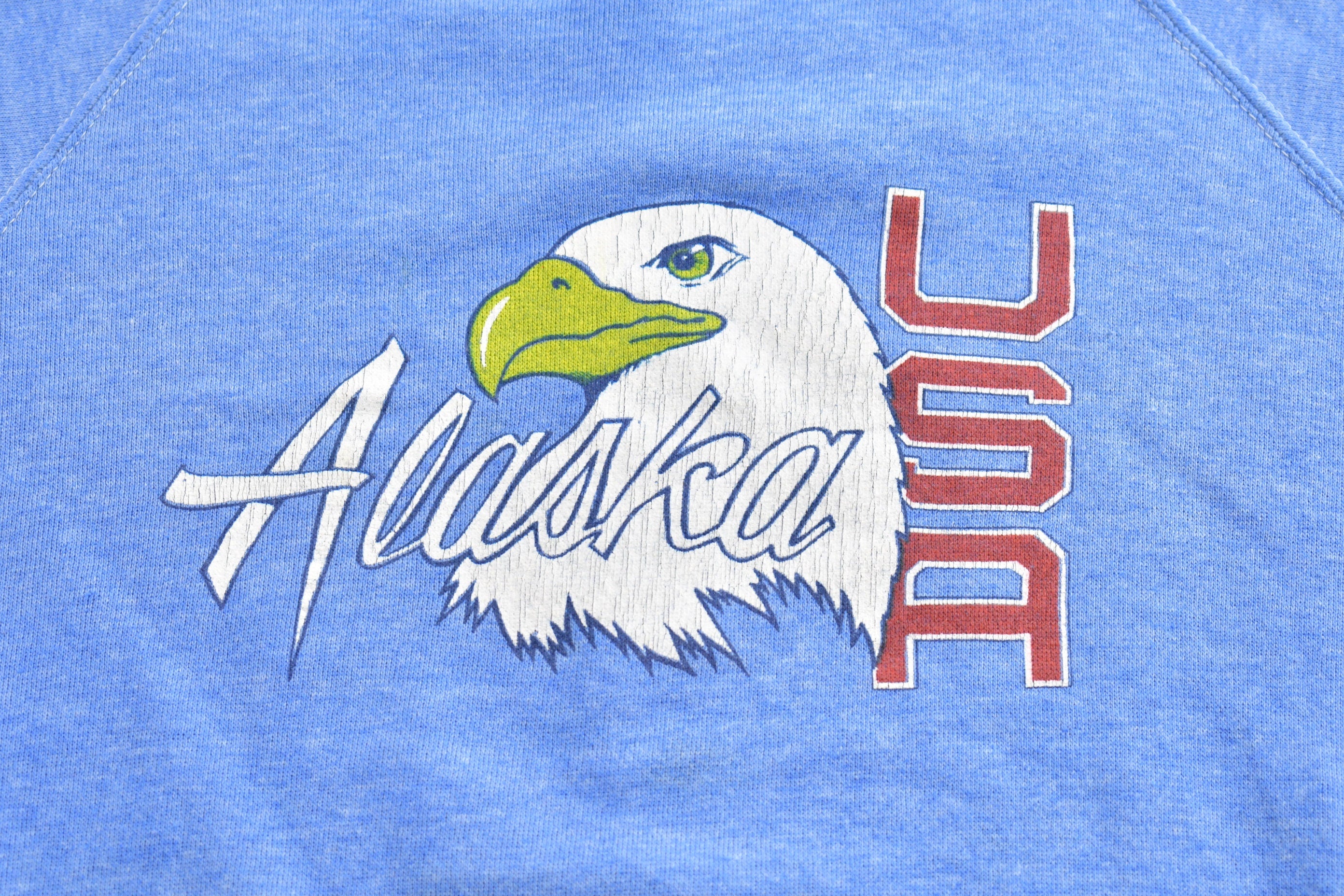 Vintage 1970s Alaska USA Eagle Graphic Crewneck Sweatshirt / 80s / 70s / Souvenir Sweater / Nature Theme Crewneck  / Travel And 